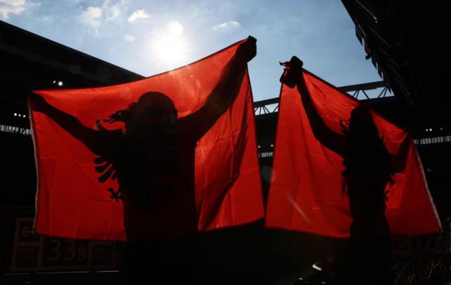 星空体育官网下载-【伯览欧洲杯】狗澡盆里的食品，欧洲杯上的友谊