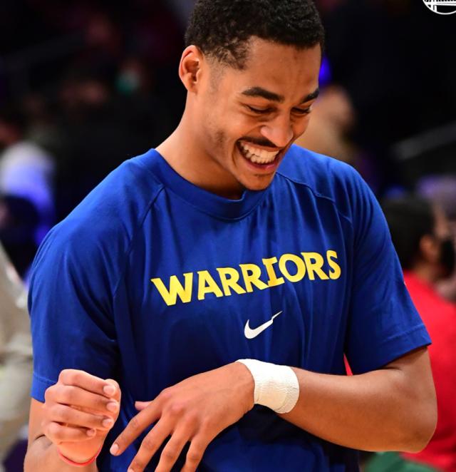 星空体育官网下载-莺歌与维金斯遭球迷拉踩 谁才是更好的锋线球员？