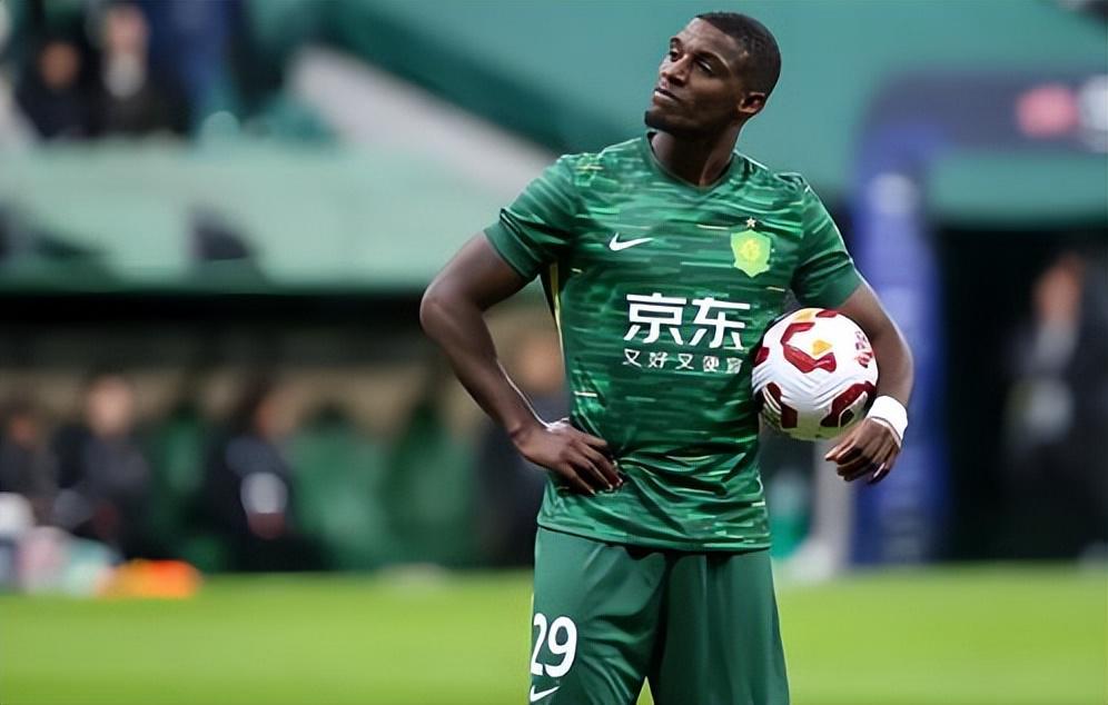 星空体育官网下载-国安队想跟这位中卫解约，球员经纪人为何却一言不发，引发热议